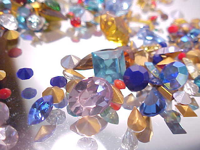 135 SWAROVSKI AUSTRIA CRYSTAL RHINESTONES LOT REPAIR JEWELRY REPAIR & DESIGN NOS