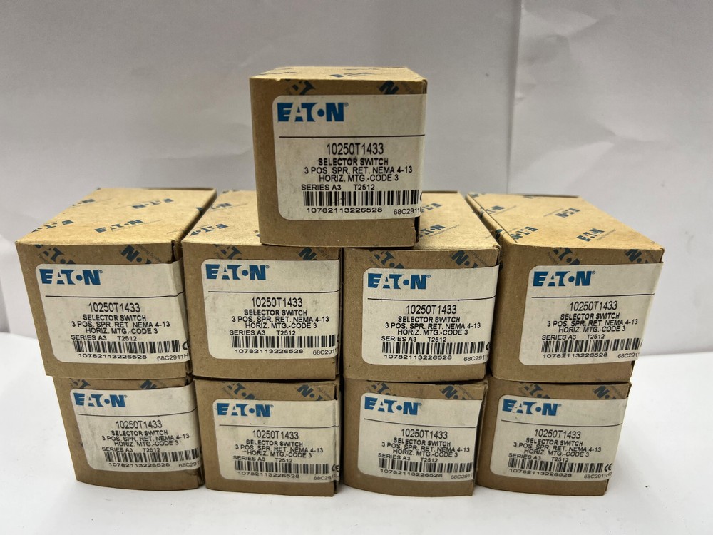 Eaton 10250T1433 Selector Switch, 3 Position, Oiltight, Spring Return