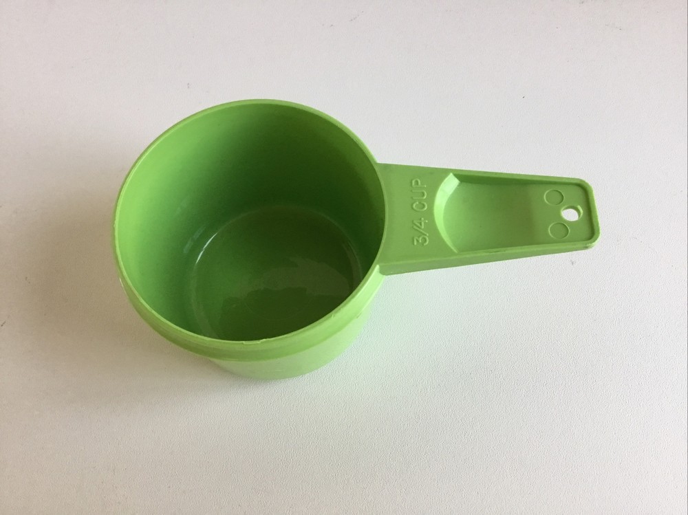 TUPPERWARE Bright GREEN Measuring 3/4 Cup REPLACEMENT Measure EUC