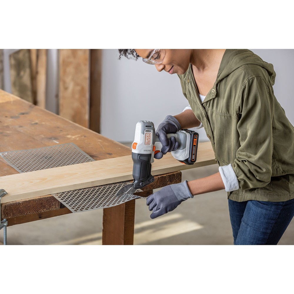 BLACK+DECKER MATRIX™ Shear Shrubber Attachment - BDCMTSSSTFF