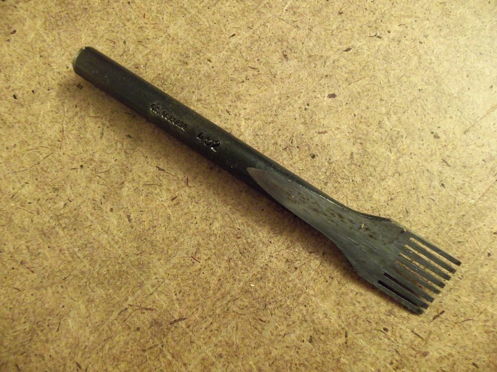 C.S. Osborne #452 8 Prong Stitching Chisel