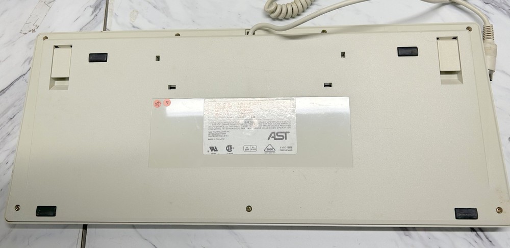 AST AT Keyboard RT-6251T