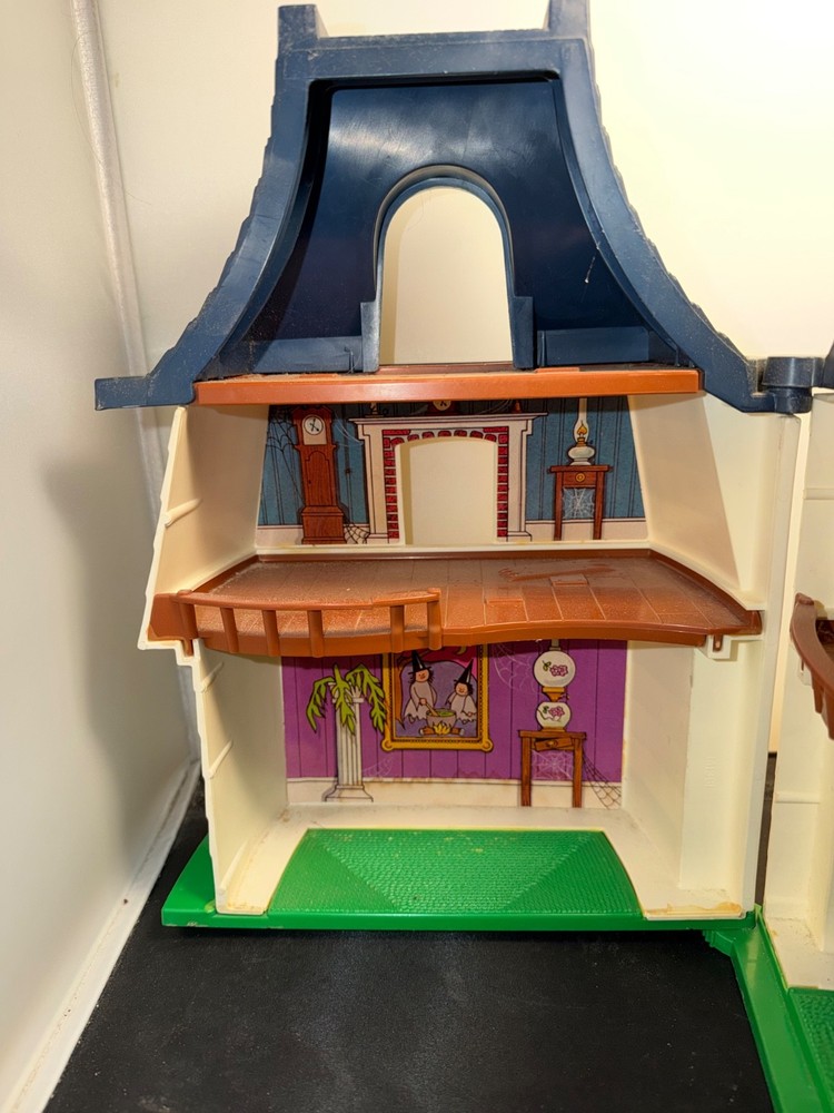 1976 Hasbro Weebles Haunted House