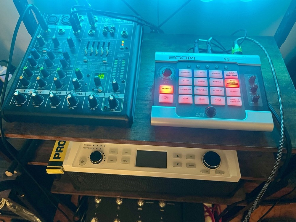 Zoom V3 Vocal Processor Audio Interface with 16 Voice Effects