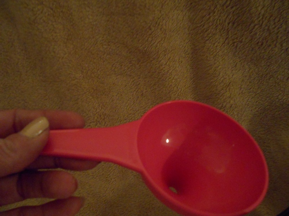TUPPERWARE FUNNEL - DARK PINK
