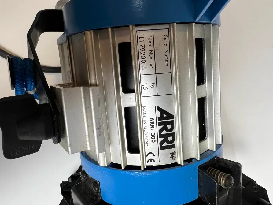 Arri 300 Plus Studio Light With Barn Doors & Bulb