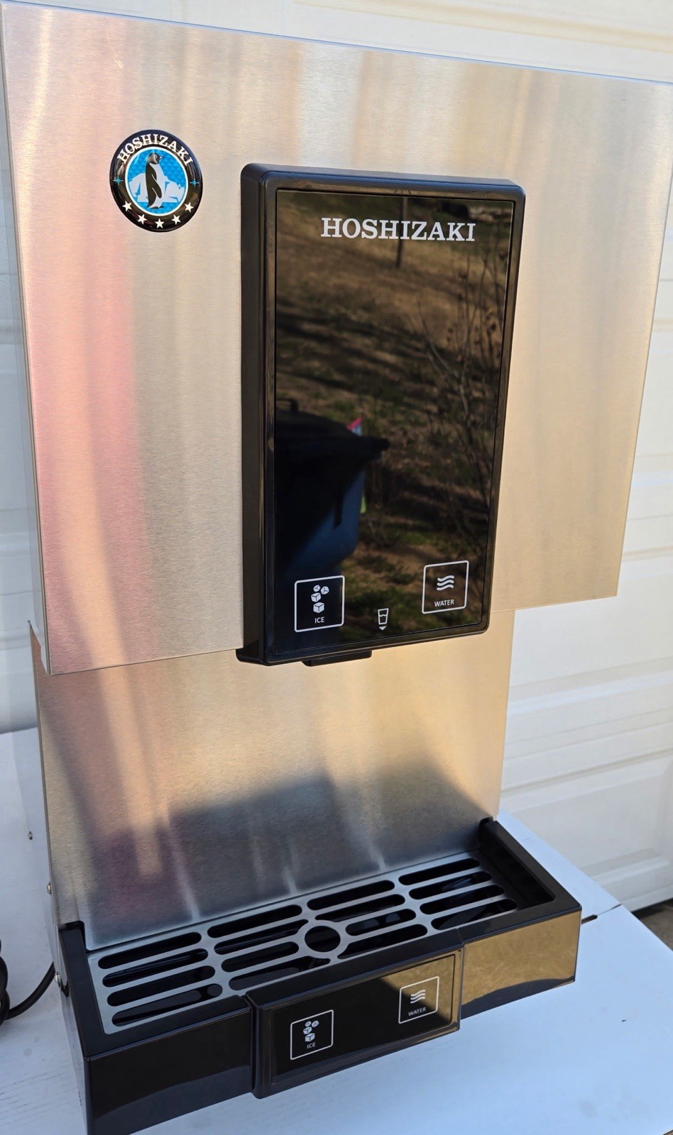 Hoshizaki DCM-271 BAH Countertop 257lb Ice Nugget and Water Maker with Dispenser