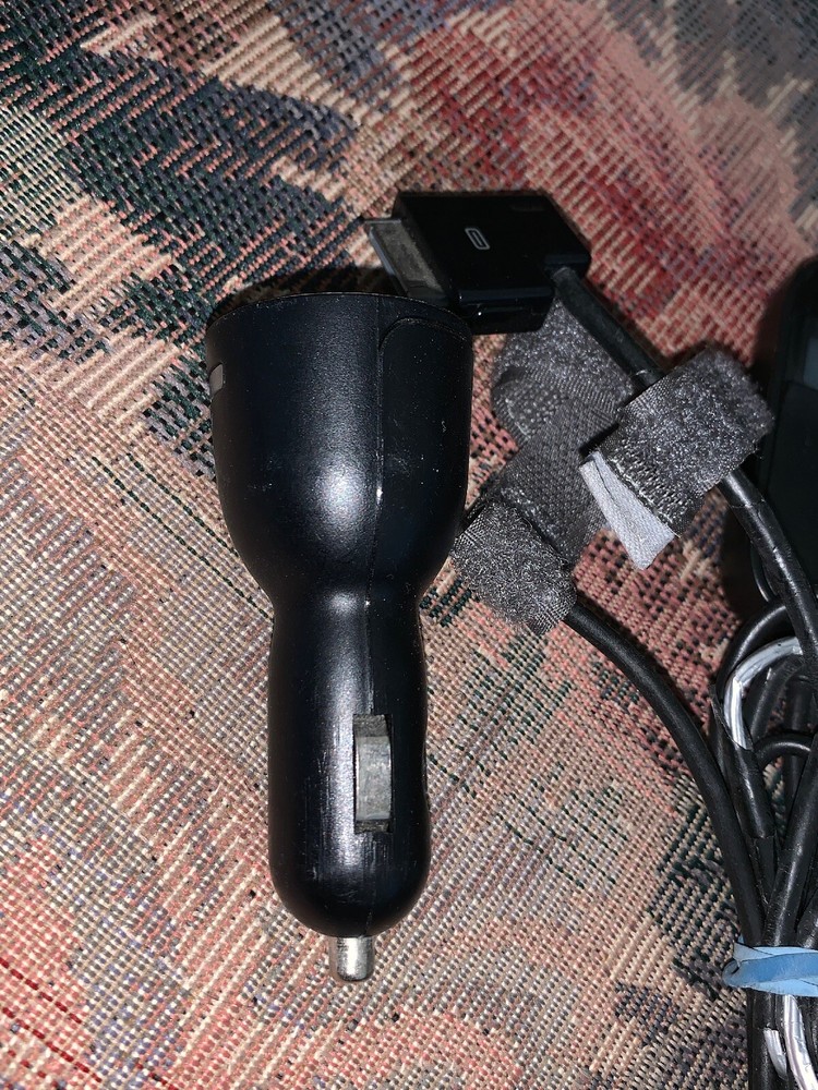 Belkin TuneCast Auto FM Transmitter for iPod F8Z209 - 80006788/major cable wear