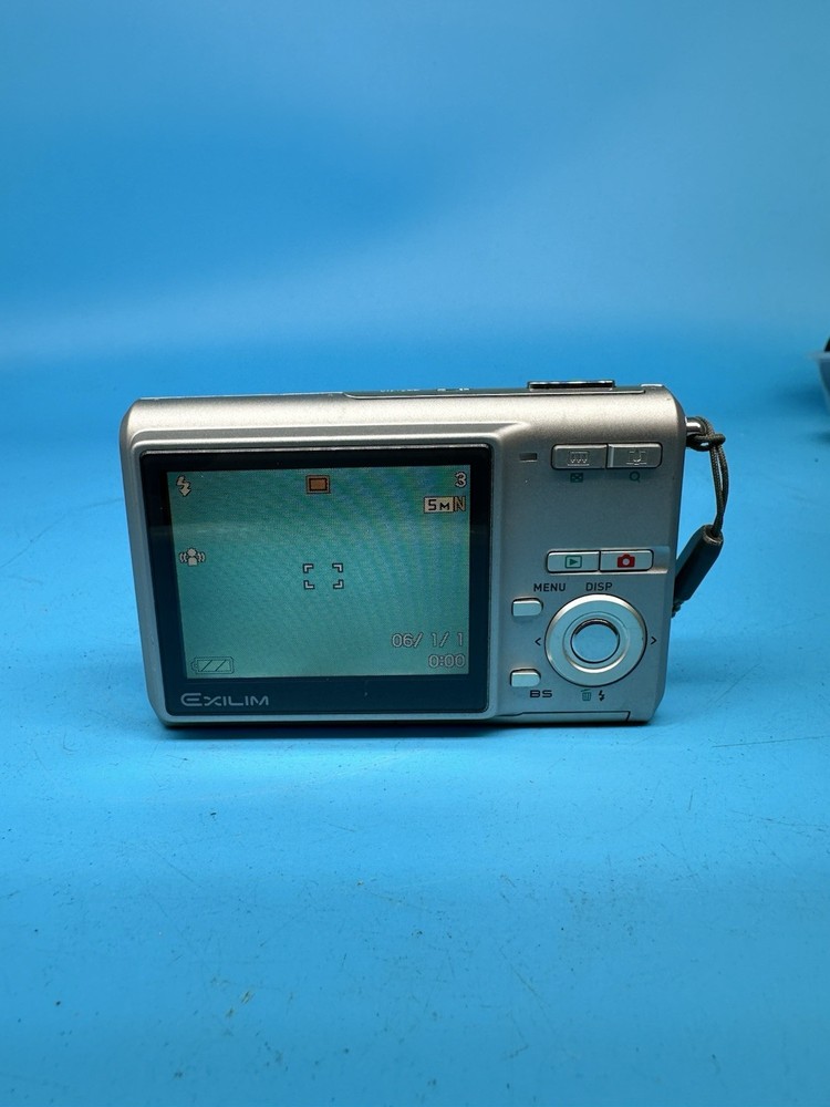 casio exilim EX-Z7 7.2MP digital camera, Silver - Tested