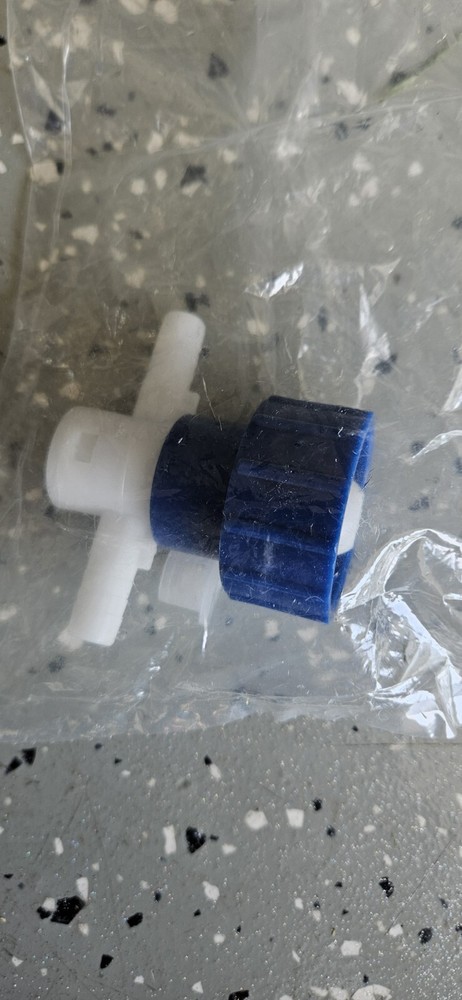 BIB CONNECTOR Blue PLASTIC 3/8 SS BARB Tee Bag In A Box