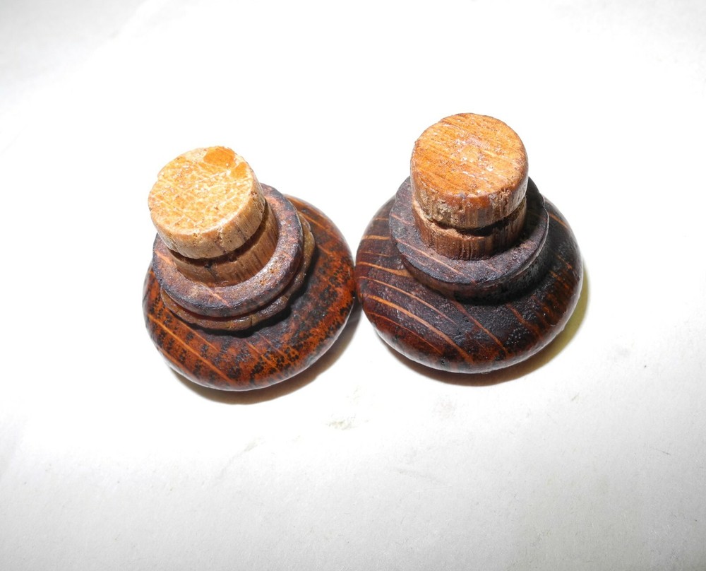 VINTAGE SINGER TREADLE SEWING MACHINE 2 PC SET OAK DRAWER KNOBS, FULL SIZE, DARK