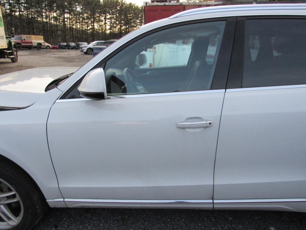 Q5 2017 Glove Box 1102002