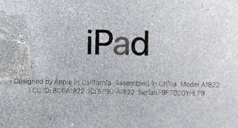 Apple ipad A1822 (MP2F2LL/A) (5th Gen) 32GB