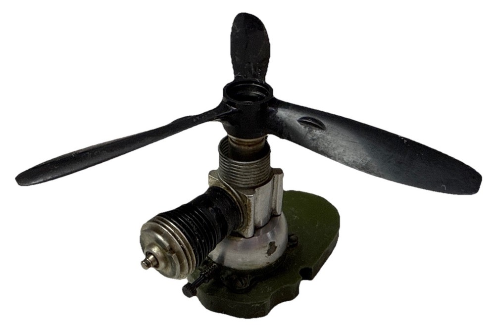 Cox Vintage Thimble Drone Space Bug  Engine 5d 3p 3c2