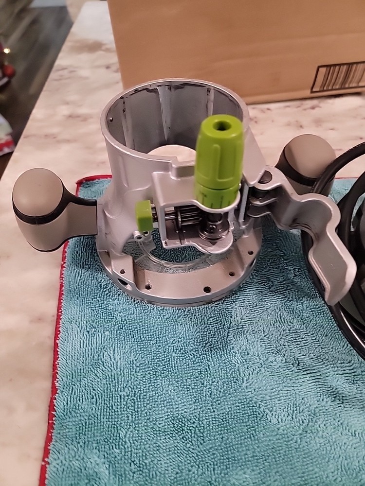 BLUE HAWK PLUNGE ROUTER