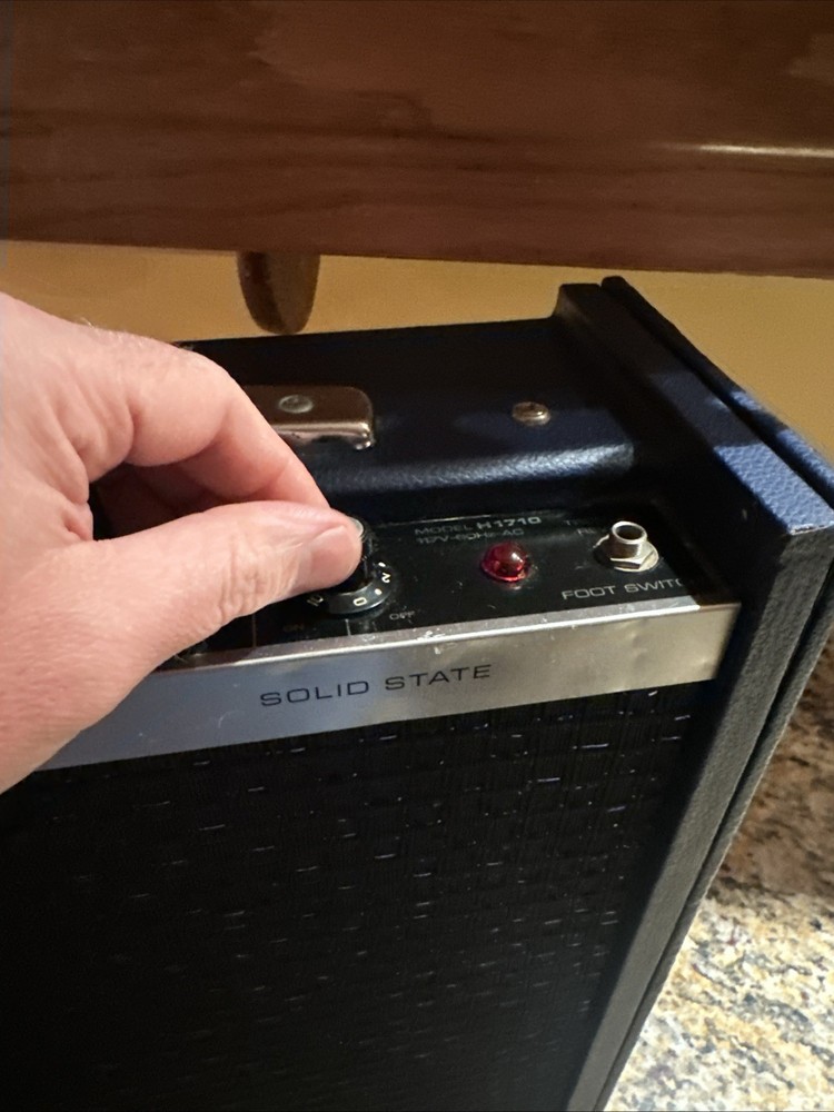 Harmony Solid State Guitar Amplifier Model H1710