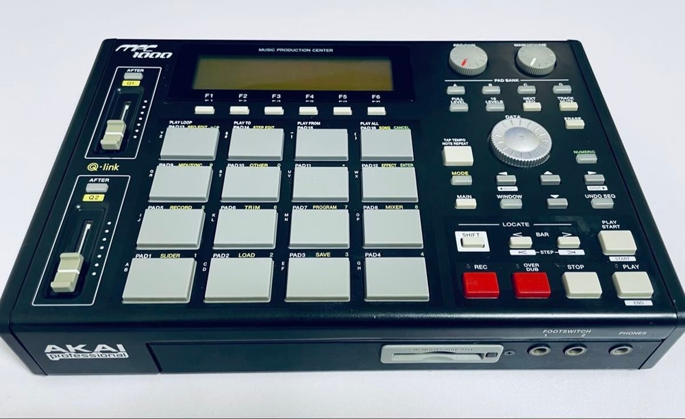 Akai MPC1000 BK Sampler Sequencer Drum Machine Black Tested from Japan
