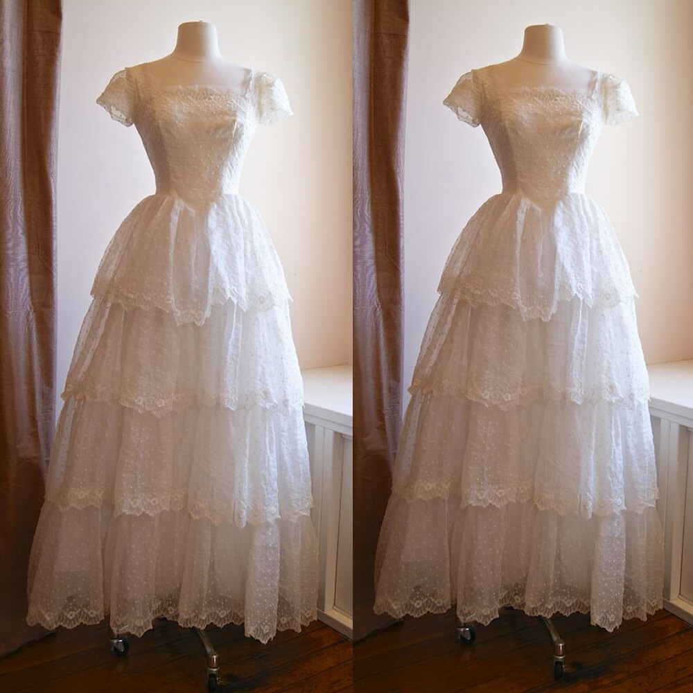White Ivory Wedding Dresses with Short Sleeve Vintage Lace Polka Dot Bridal Gown