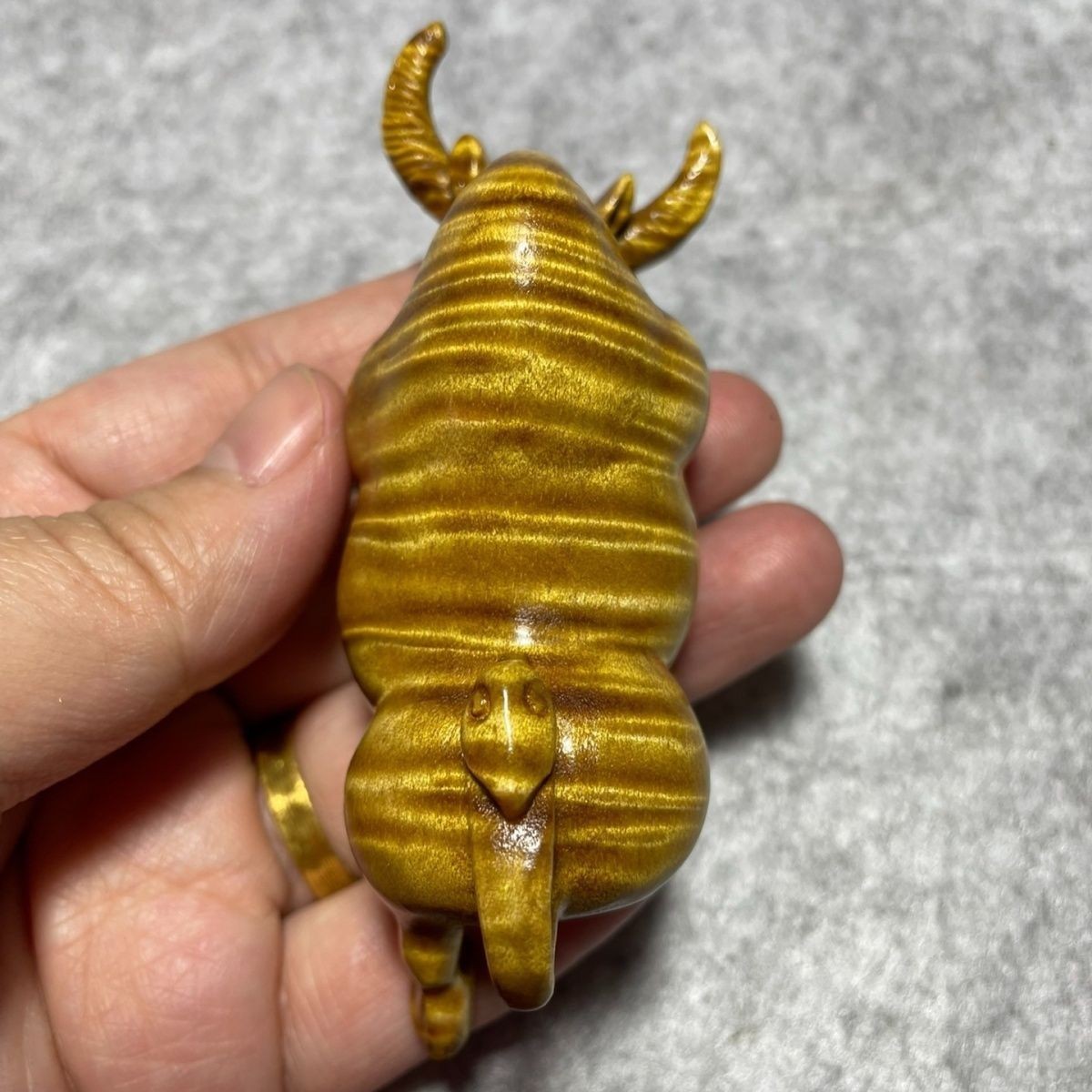 Golden Nanmu Ox Hand Piece Water Wave Grain Carved Decor (Random Color)