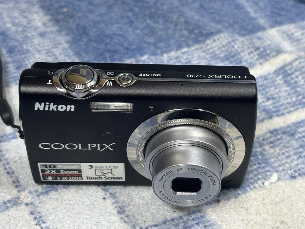 Nikon Coolpix S230 Digital Camera 10MP Touchscreen LCD
