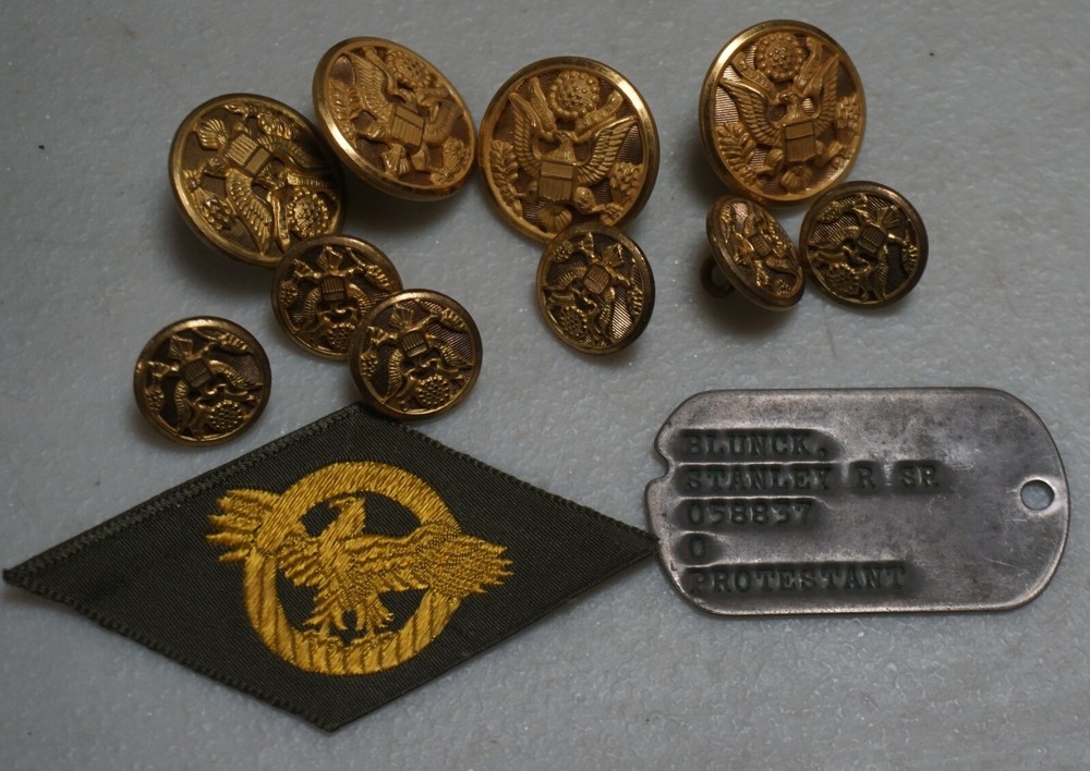 Idented items uniform button set, ID tag, WWII service patch (H2 Front)