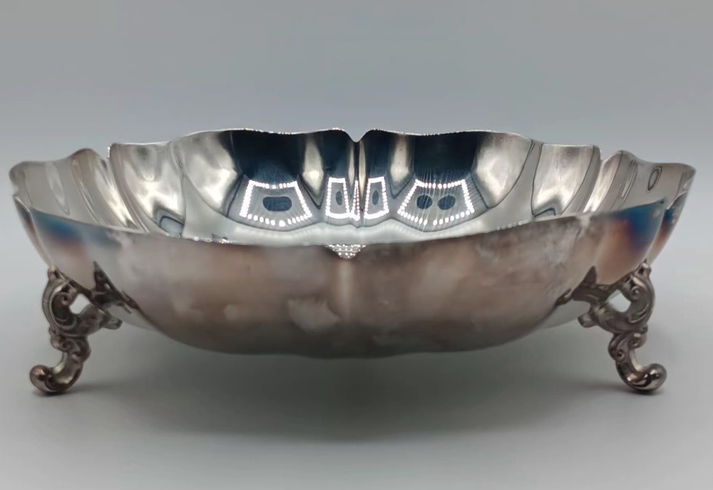 WM A ROGERS Footed Silverplated Candy Dish Scalloped Shell Serving Bowl