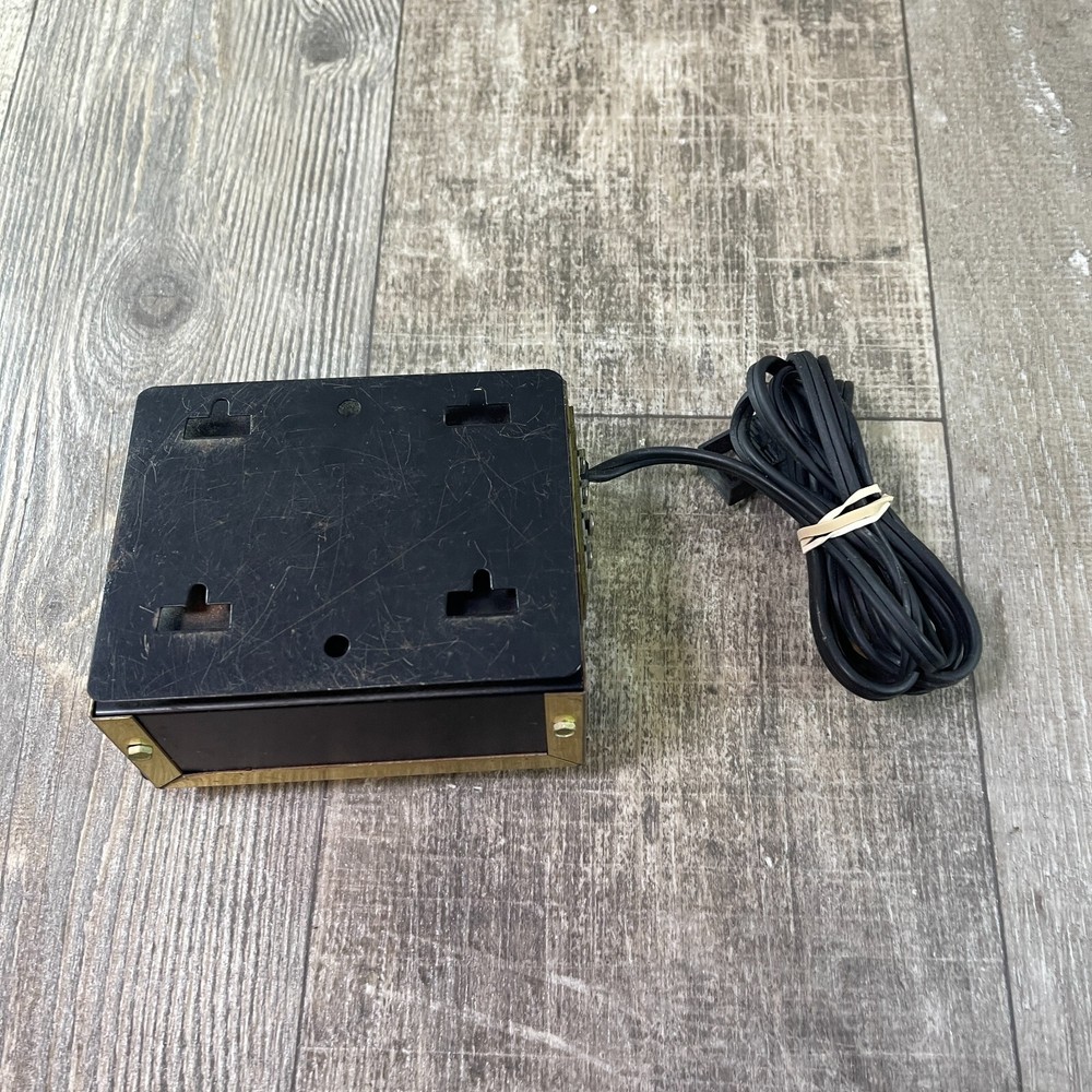 MRC TRAINPACK MODEL 100 FOR HO SCALE TRAINS AS IS NOT WORKING