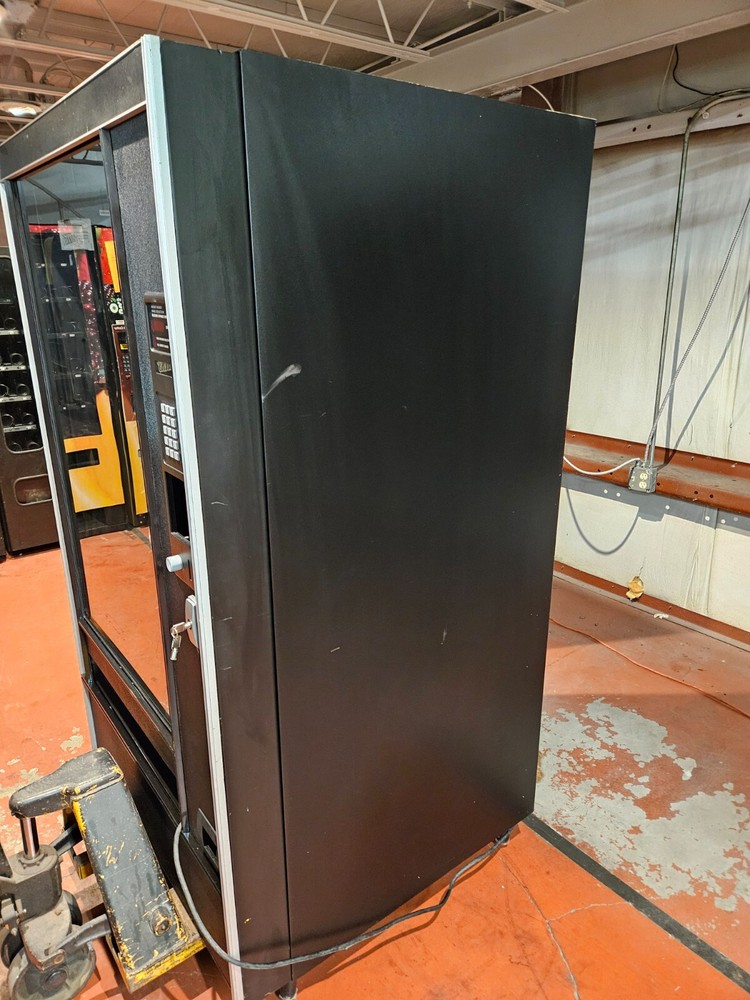 MDB AP Automatic Products Studio 3, 5-Wide 6-Shelf Snack Machine Vending Machine