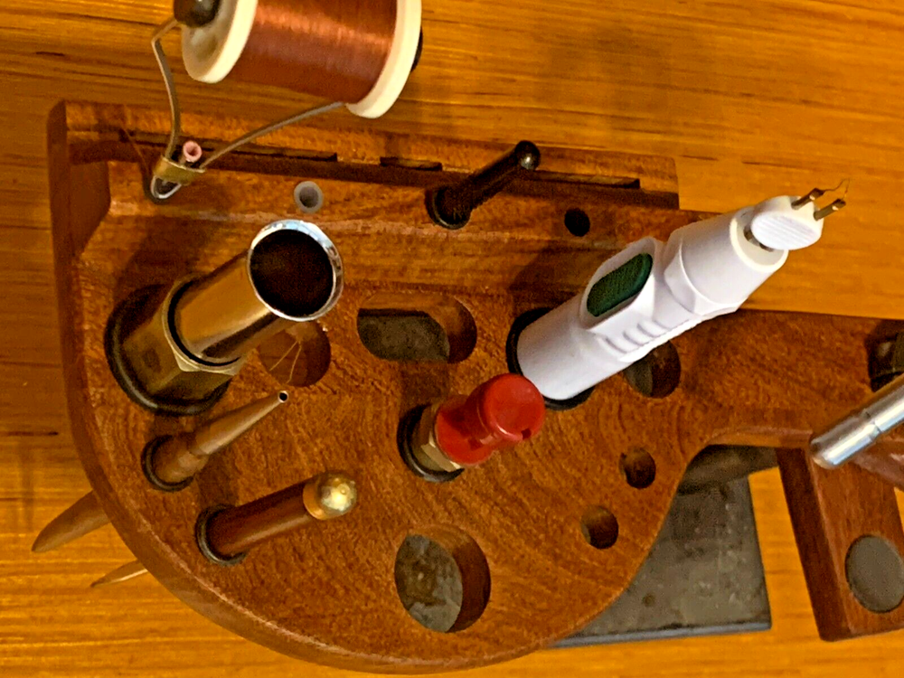 WADE'S DELUX FLY-TYING TOOL CADDY