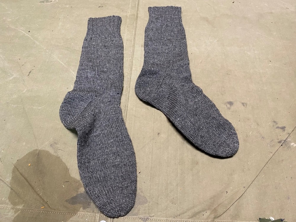 ORIGINAL POST WWII US ARMY GI WOOL WINTER BOOTS SOCKS-SIZE LARGE 10-11