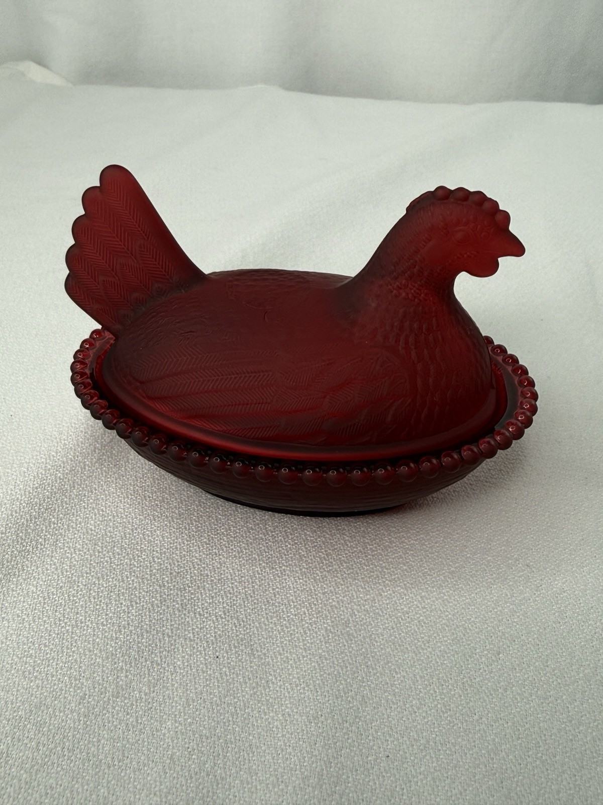New Production Indiana Style Hen On Nest Glass Chicken Dish Satin Dark Red