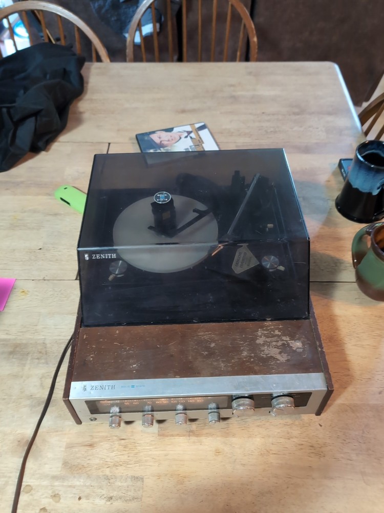 Vintage Zenith C585W: Radio & Solid State/Powers On Turntable Doesnt Work