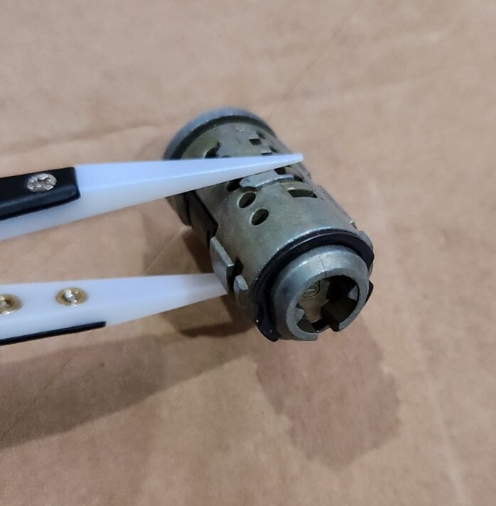 Kwikset Retaining Clip for knobs/levers ONLY - NEW OEM 84345
