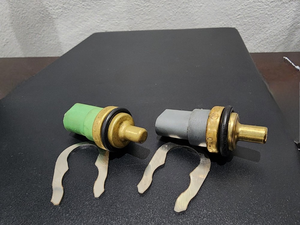 Stainless Audi VW Engine Temperature Sensor Retainer 032121142