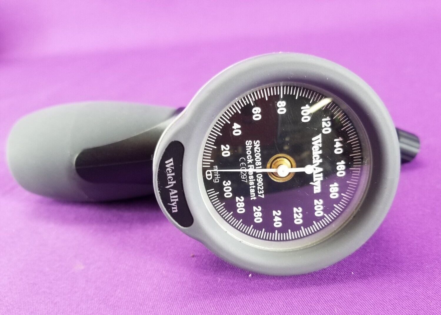 Welch Allyn DS66 Sphygmomanometer Aneroid w/ ADULT CUFF - REUSE-11