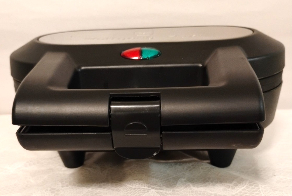 Wolfgang Puck BPM00020 Mini Pie Maker tested. Clean