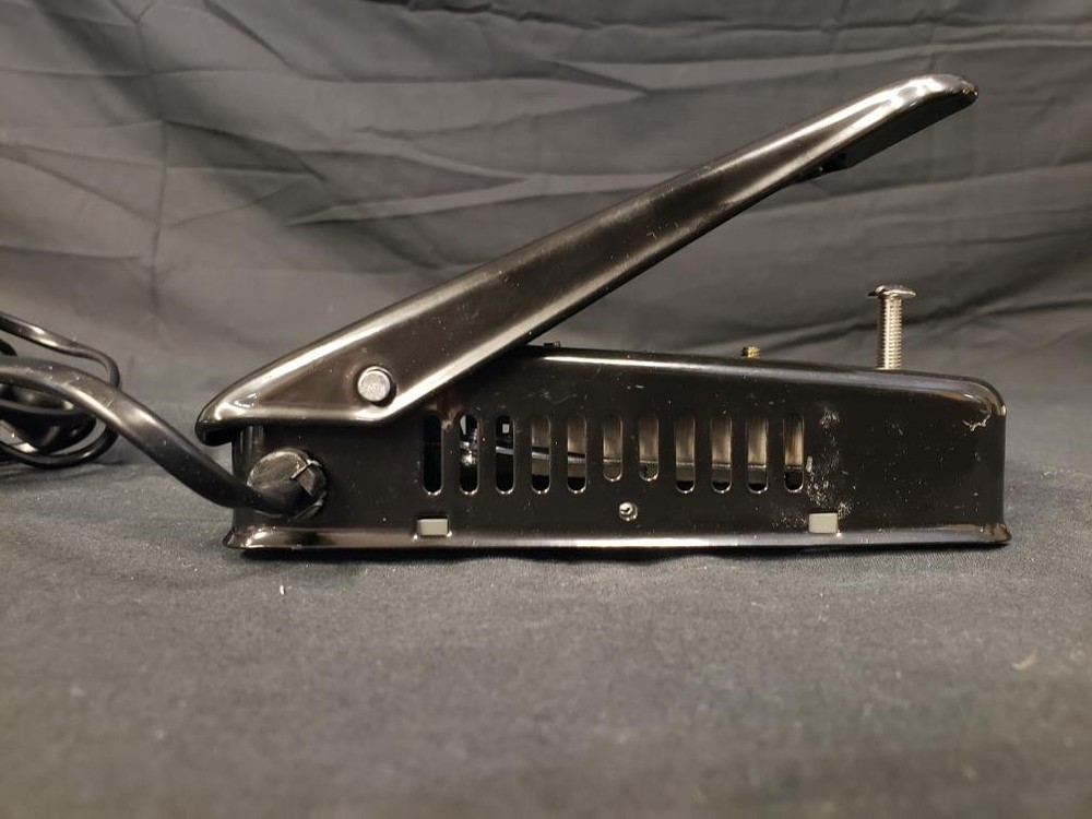 BABY LOCK BLE8 EVOLVE ELECTRIC THREAD SERGER (B26004592)