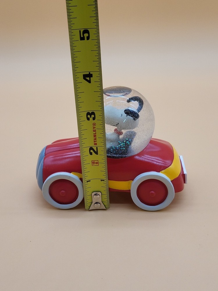 Peanuts Used 2013 Hallmark Water Snow Globe Red Car.