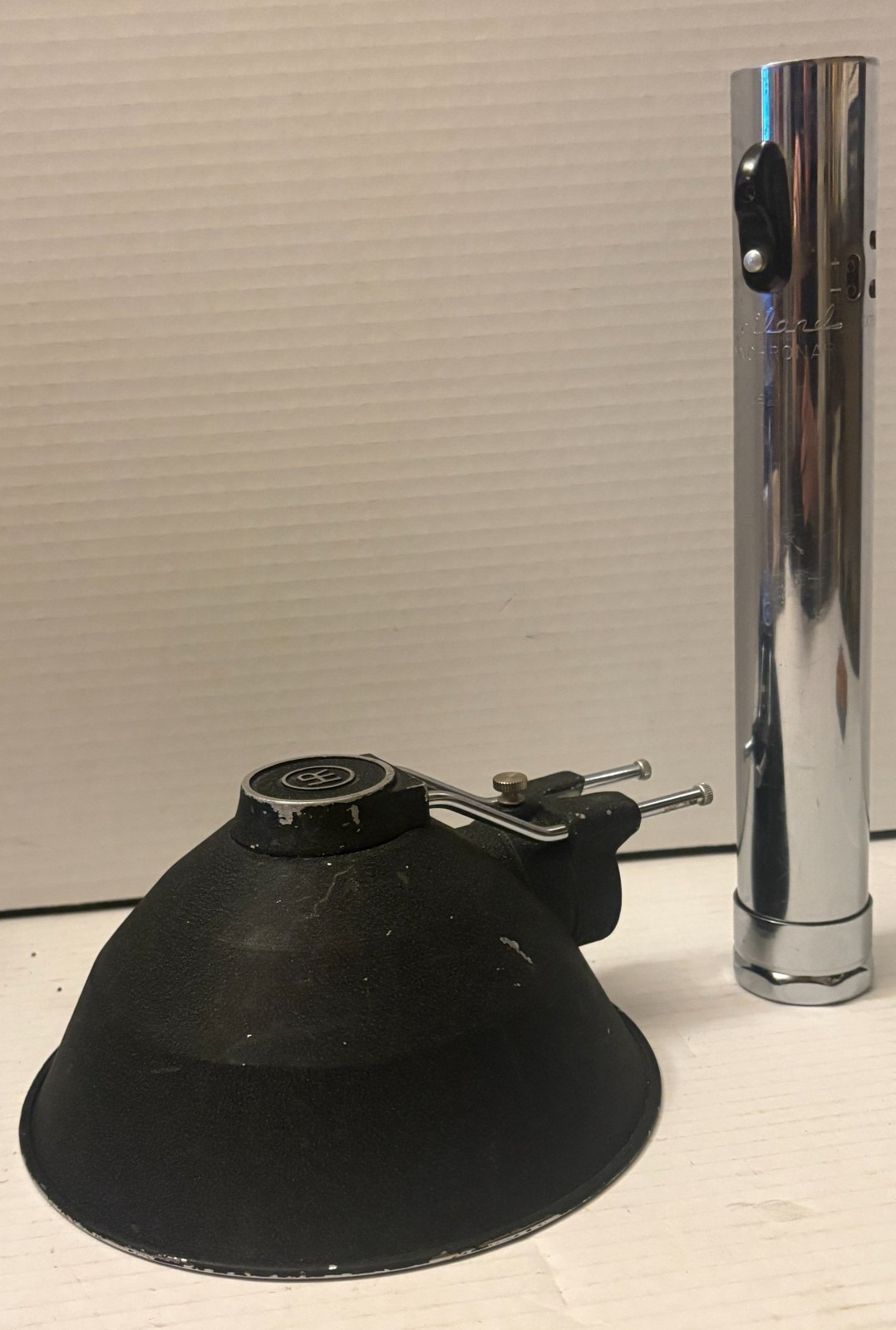 Vintage Heiland Synchronar camera flash & reflector 3 cell light sabre Star Wars