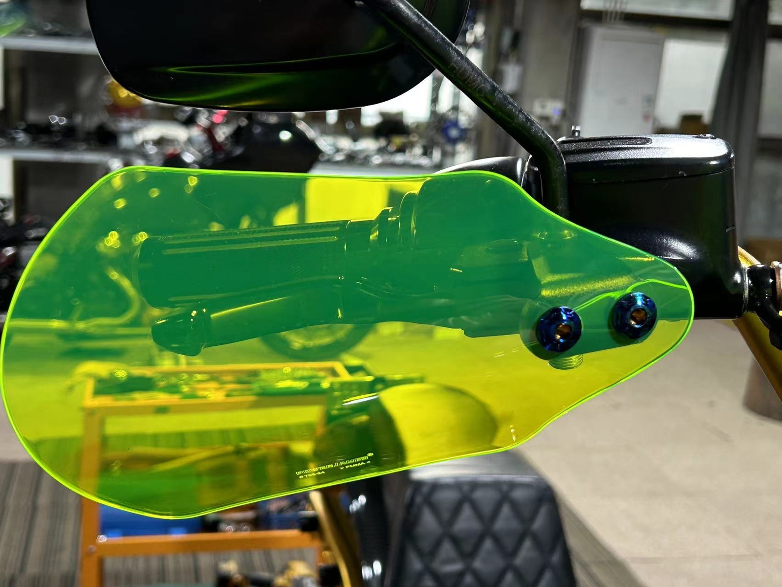 PMMA Green Acrylic Hand Grips Windshield For Harley Touring Road King FLHX FLHC