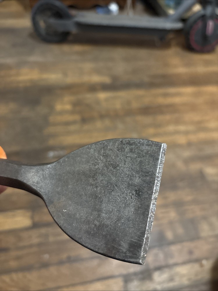Mayhew 2-1/2" Handguarded Floor Chisel (94105)