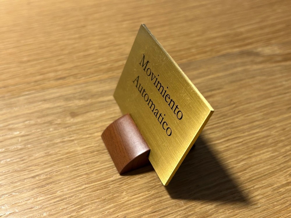 Exhibitor Stand Plate - Model AUTOMATIC MOVEMENT