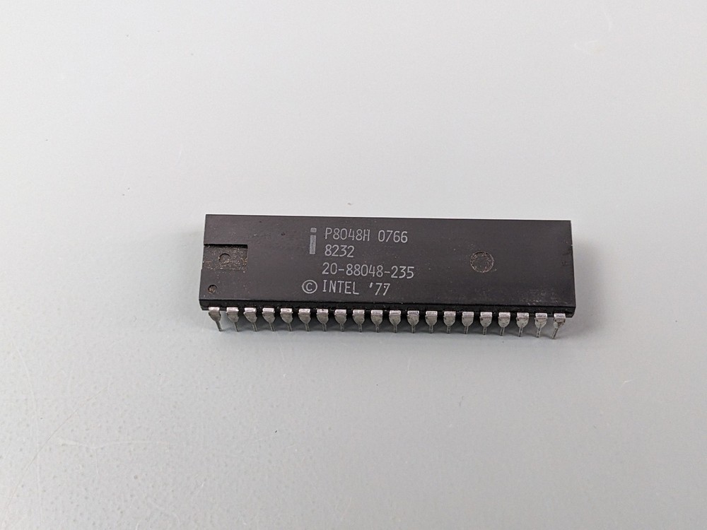 Intel P8048H 0766 Mask ROM MCS-48 (8048) Microcontroller