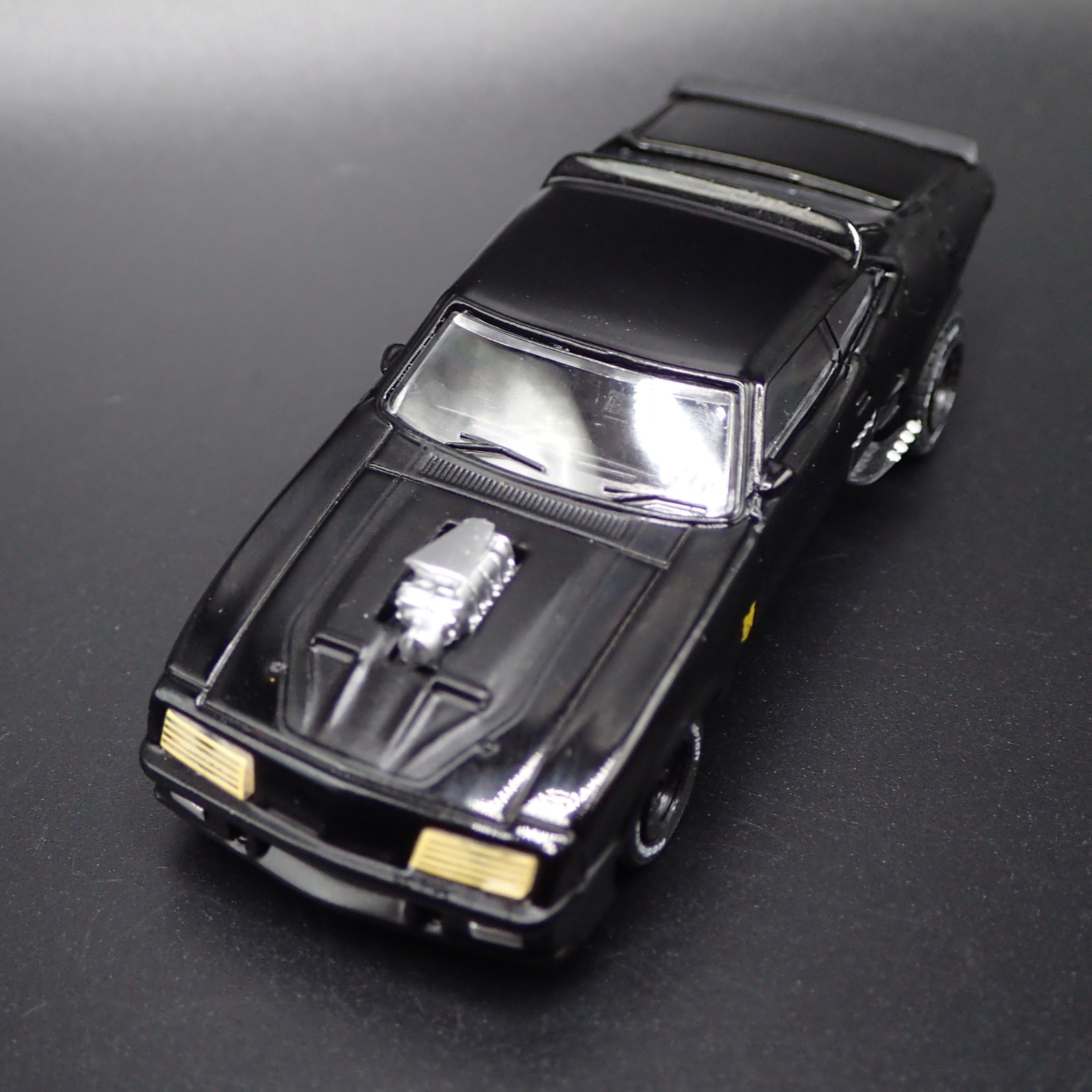 1973 FORD FALCON XB MAD MAX RARE 1:64 COLLECTIBLE DIORAMA DIECAST MODEL CAR