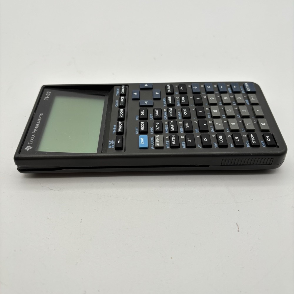 Texas Instruments TI-82 Graphing Calculator Tested Works.