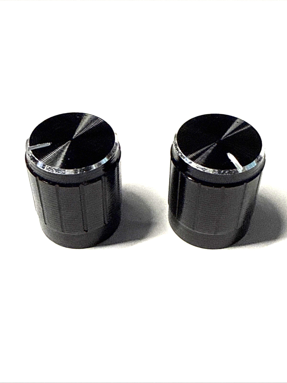 set of 2   knobs OD = 15 mm for  push it in 6 mm shaft 0.25 inch BLACK