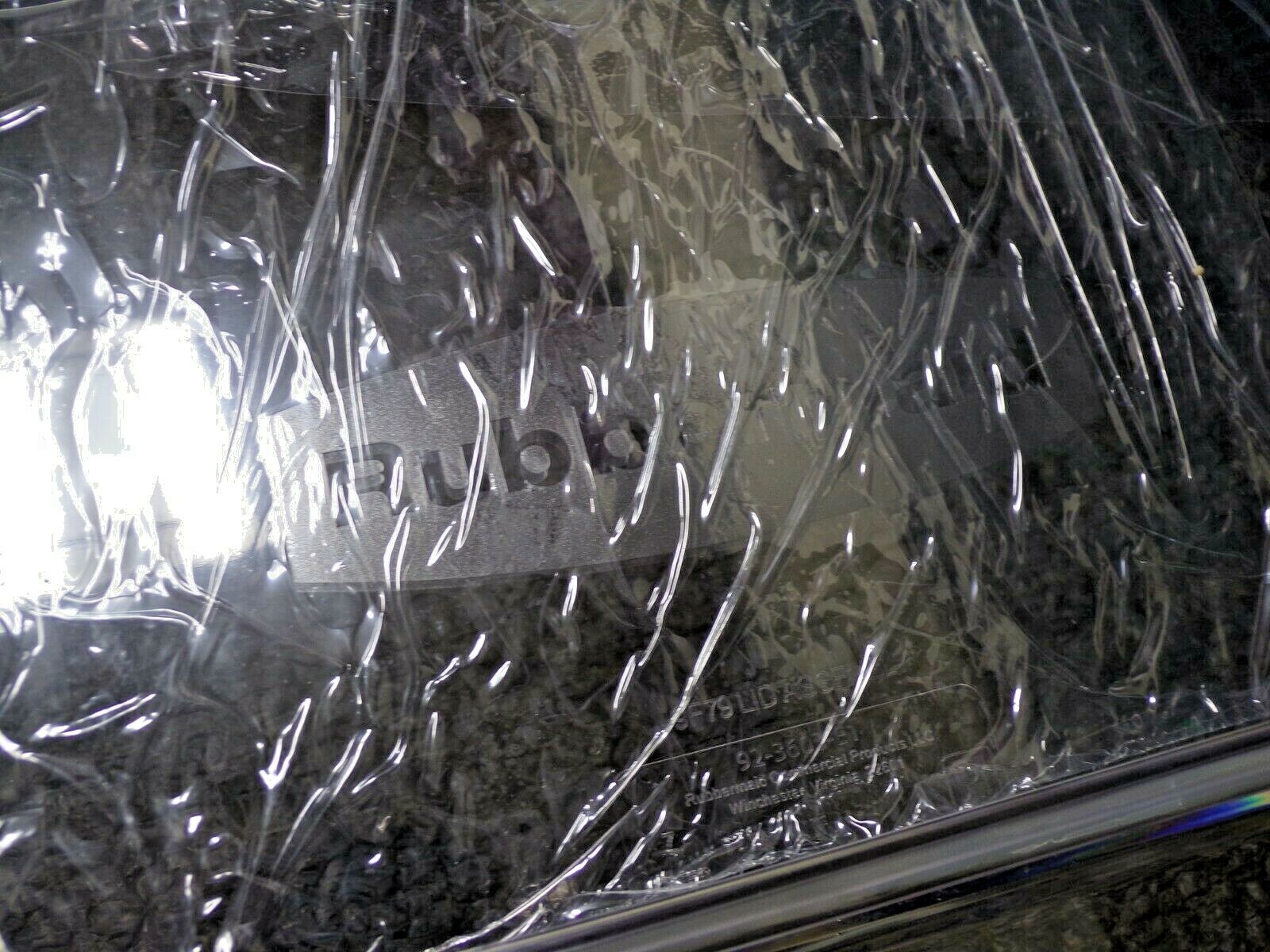 RUBBERMAID Storage Bin Lid, W 17 1/4, w/32 oz. Scoop