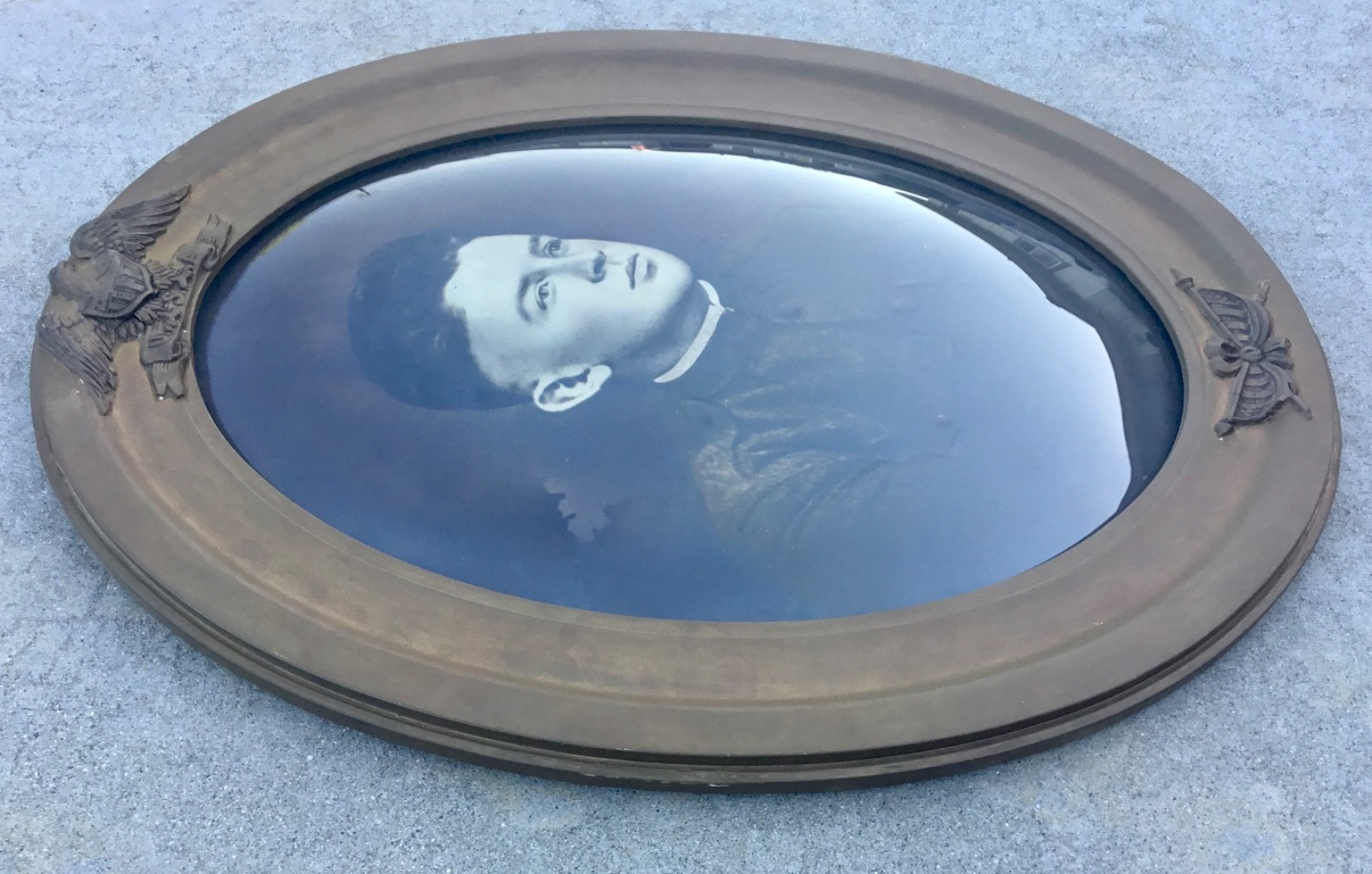 Vtg WW1 Convex Glass Soldier Military Portrait US Army Oval Framed Wall Hanging