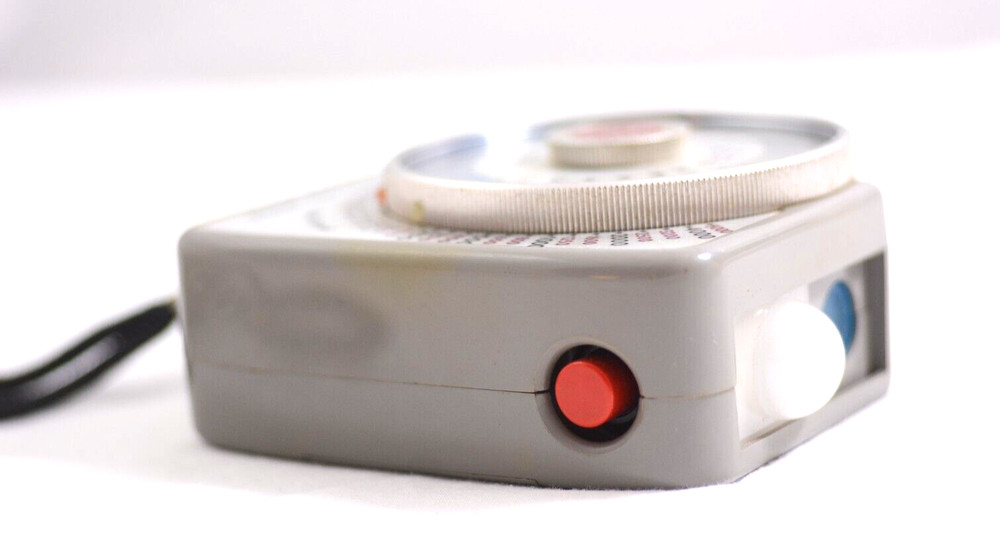 CALUMET CAMERA FLASH METER MODEL M-100 WITH STRAP (UNTESTED)