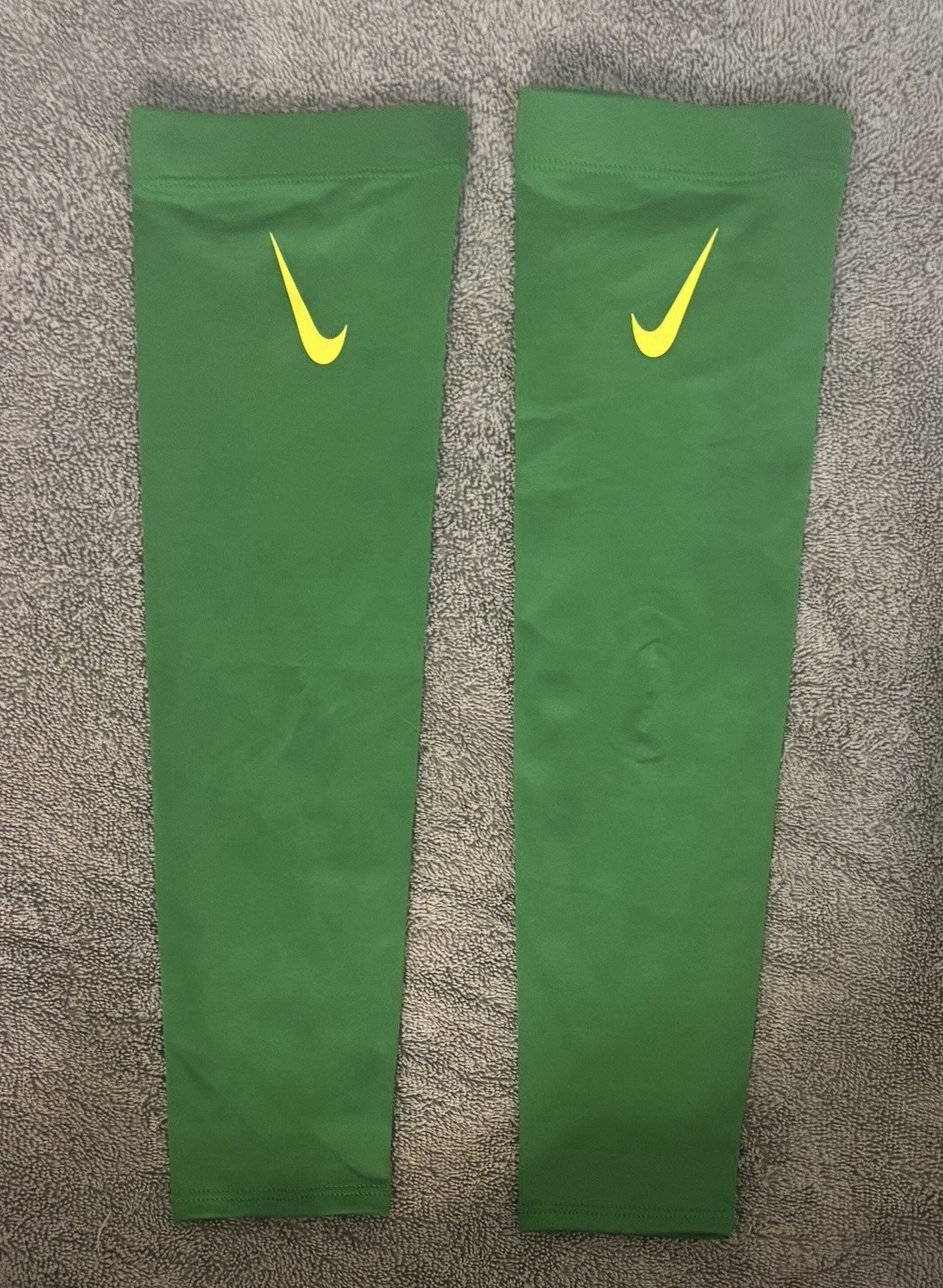 Oregon Ducks Team Issued Size: L/XL Nike Pro DRI-FIT 3.0 GREEN 17” Arm Sleeves